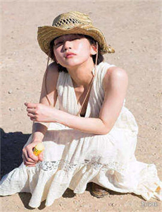 《战旗美如画》